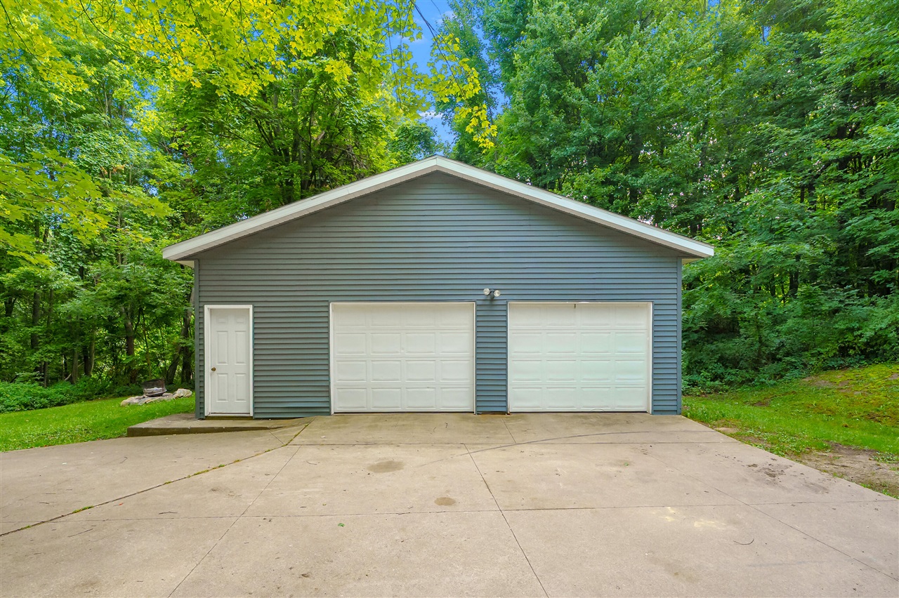 Photo 2 of Single family home for sale at 11175 S Enzian Rd, Plainwell, MI 49080 | MLS# 70554806 | Listing updated on 2026-09-16