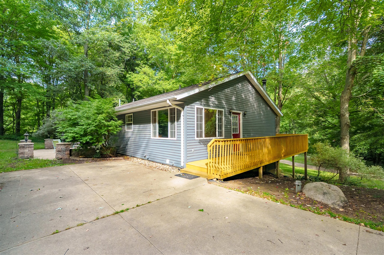 Photo 3 of Single family home for sale at 11175 S Enzian Rd, Plainwell, MI 49080 | MLS# 70554806 | Listing updated on 2026-09-16
