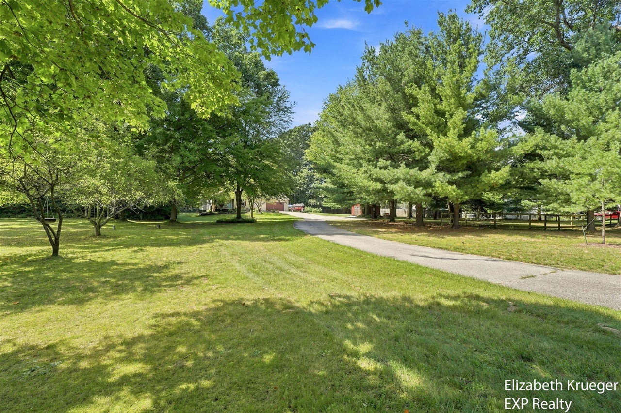 3rd image of 12389 112Th Ave, Grand Haven, MI 49417 | MLS# 70554808