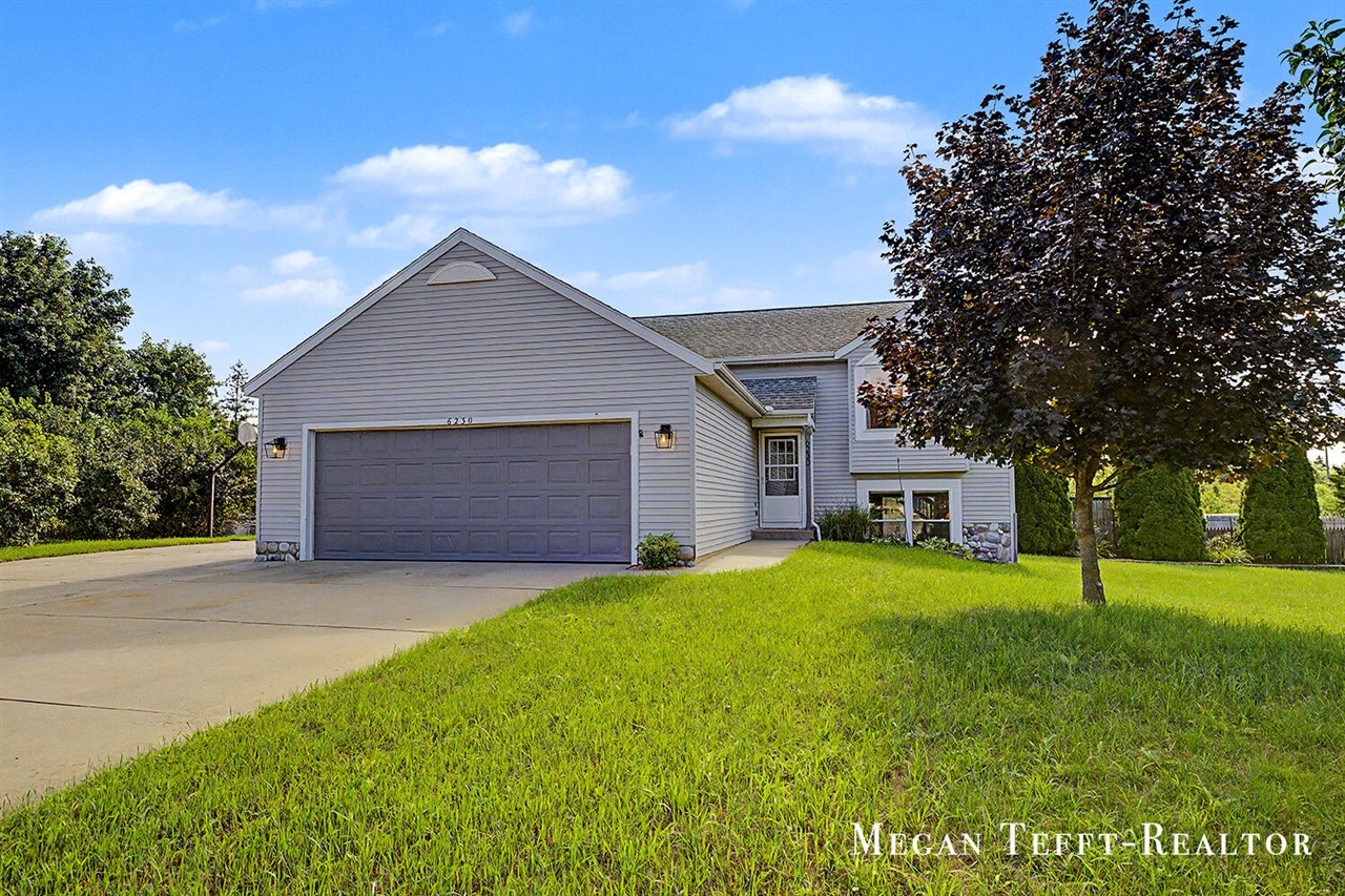 Photo 2 of Sale Pending at 6230 Belmont Farms, Belmont, MI 49306 | MLS# 70554822 | Listing updated on 2026-09-16