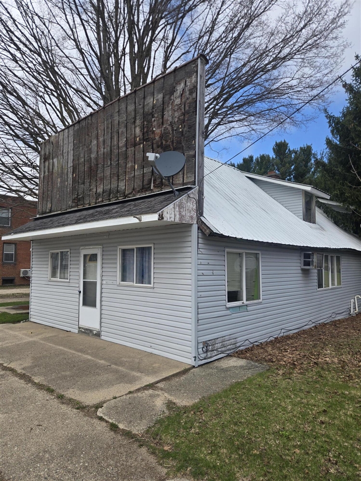 Photo 2 of Single family home for sale at 2582 E Michigan St, Free Soil, MI 49411 | MLS# 70554835 | Listing updated on 2026-09-02