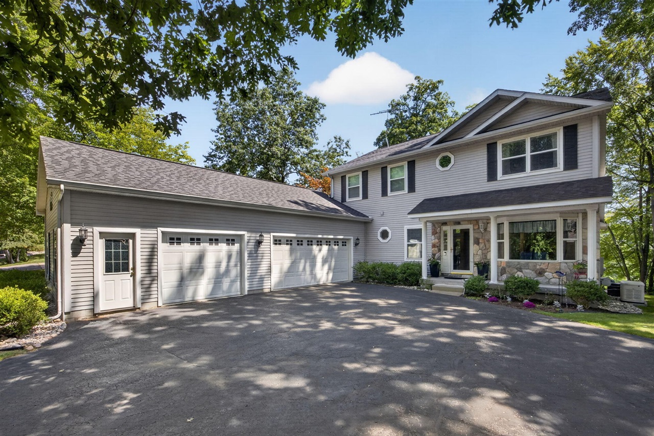 Photo 2 of Single family home for sale at 9240 Ranger Dr, Stanwood, MI 49346 | MLS# 70554847 | Listing updated on 2026-10-06