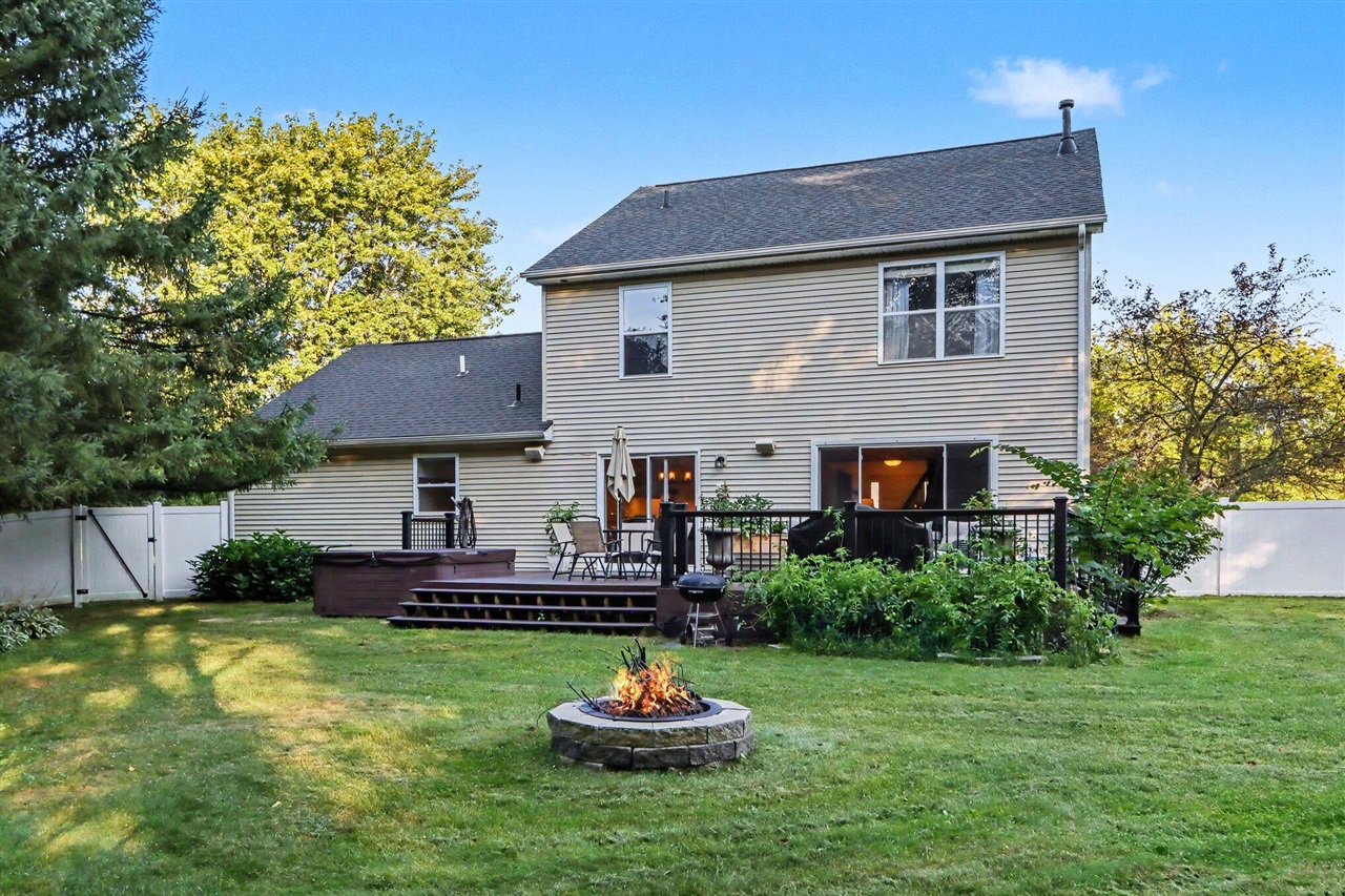 2nd image of 2963 Valley Glenn Cir, Kalamazoo, MI 49004 | MLS# 70554887