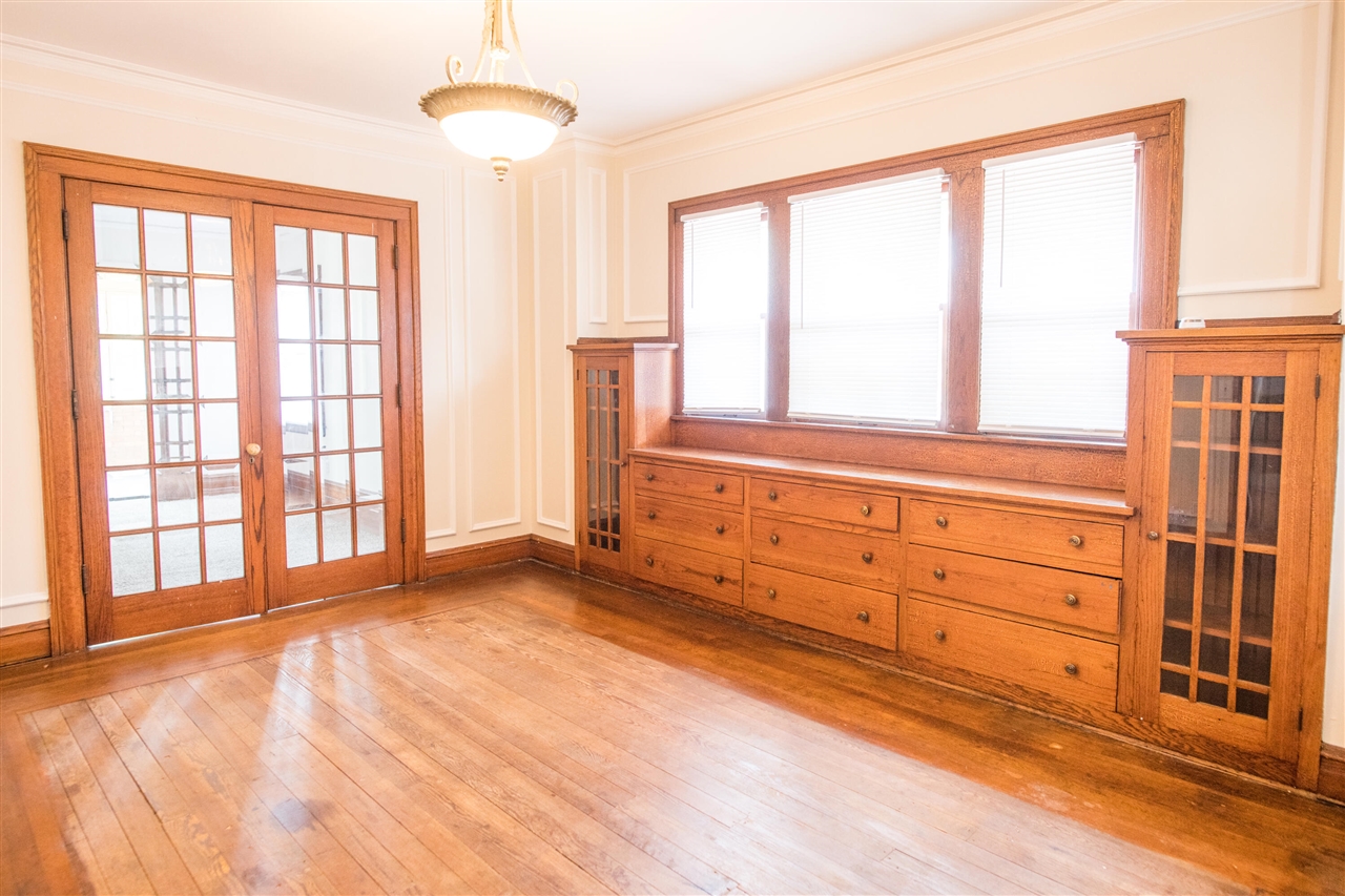 Photo 3 of Single family home for sale at 114 W Vine St, Kalamazoo, MI 49001 | MLS# 70554895 | Listing updated on 2026-09-14
