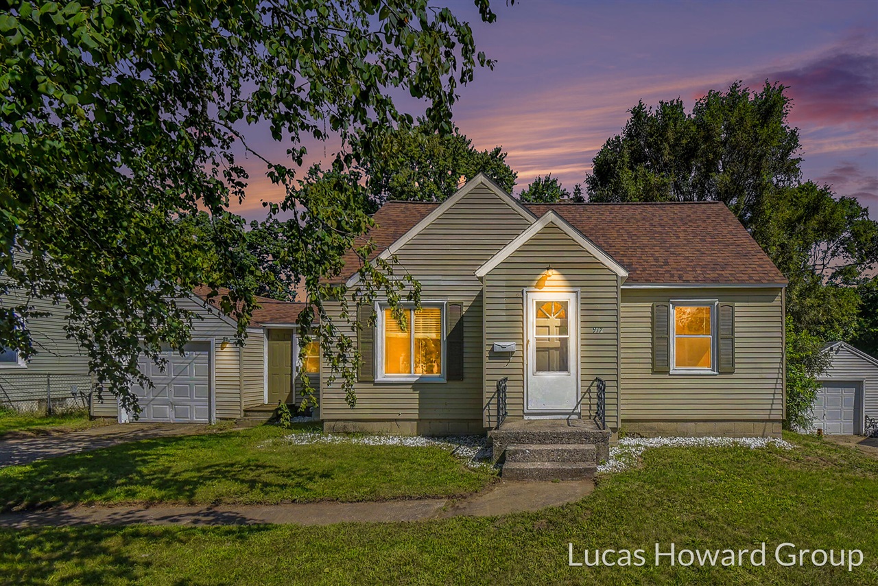 1st image of 917 Royal Oak St, Wyoming, MI 49509 | MLS# 70554911