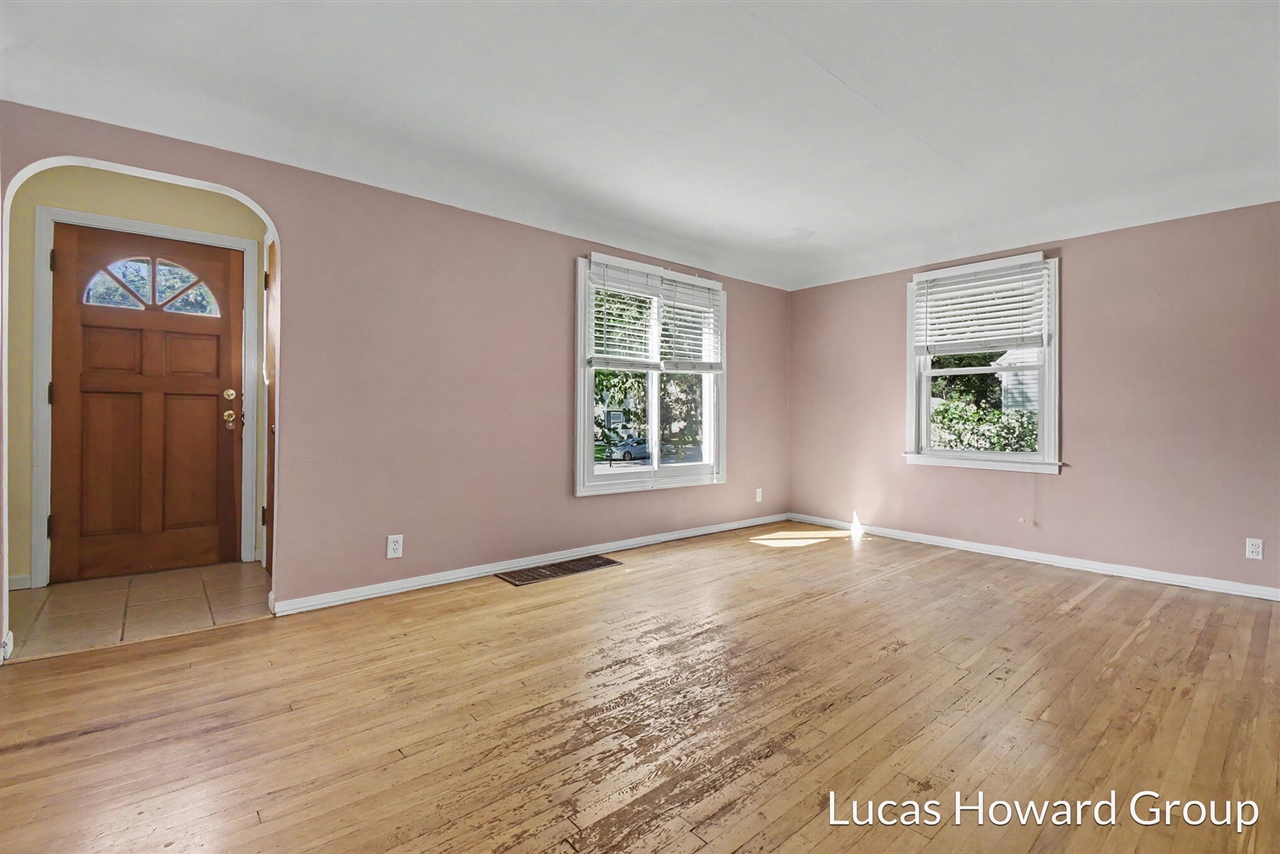 2nd image of 917 Royal Oak St, Wyoming, MI 49509 | MLS# 70554911