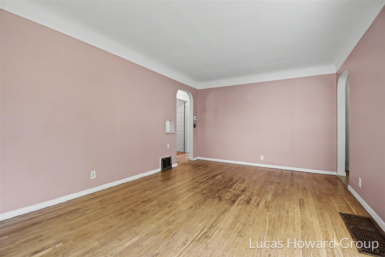 3rd image of 917 Royal Oak St, Wyoming, MI 49509 | MLS# 70554911