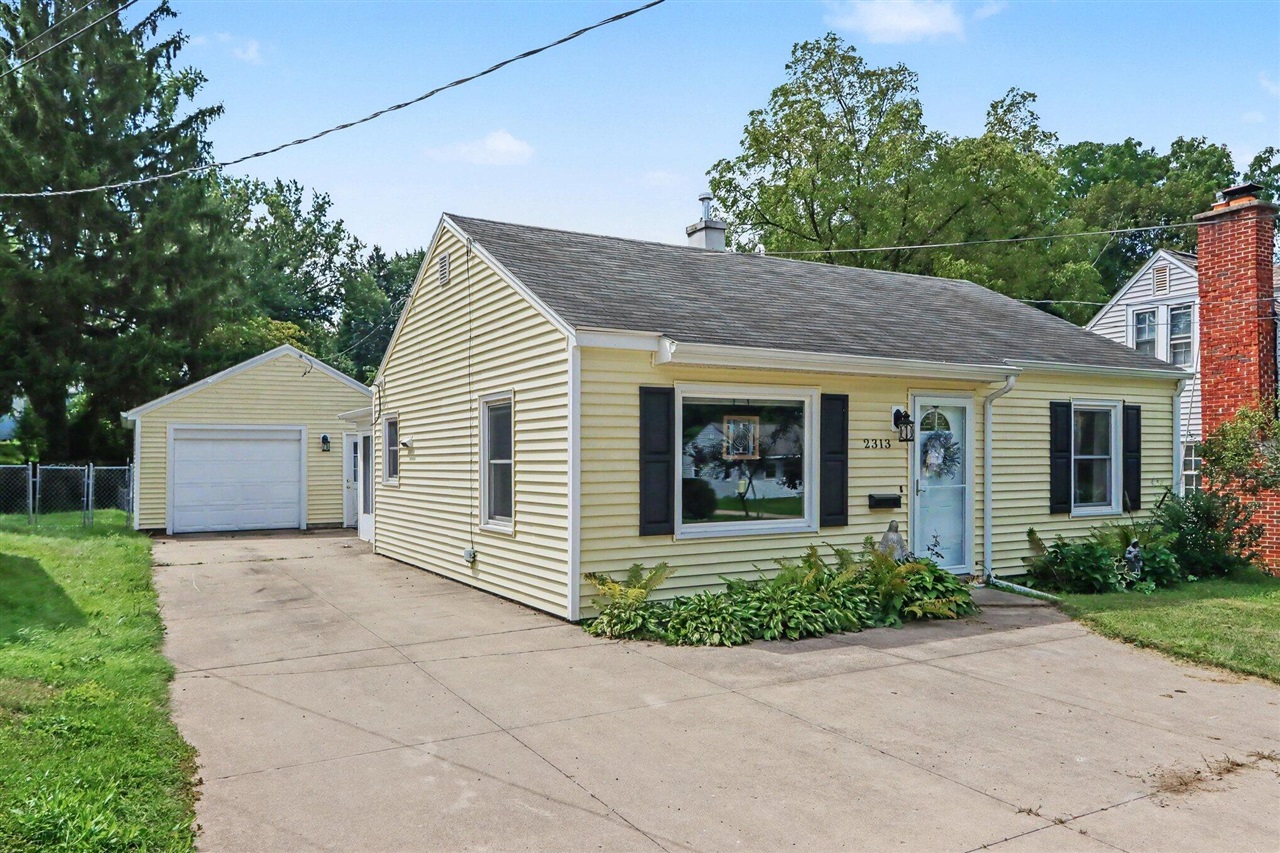 3rd image of 2313 Waverly St, Kalamazoo, MI 49006 | MLS# 70554925