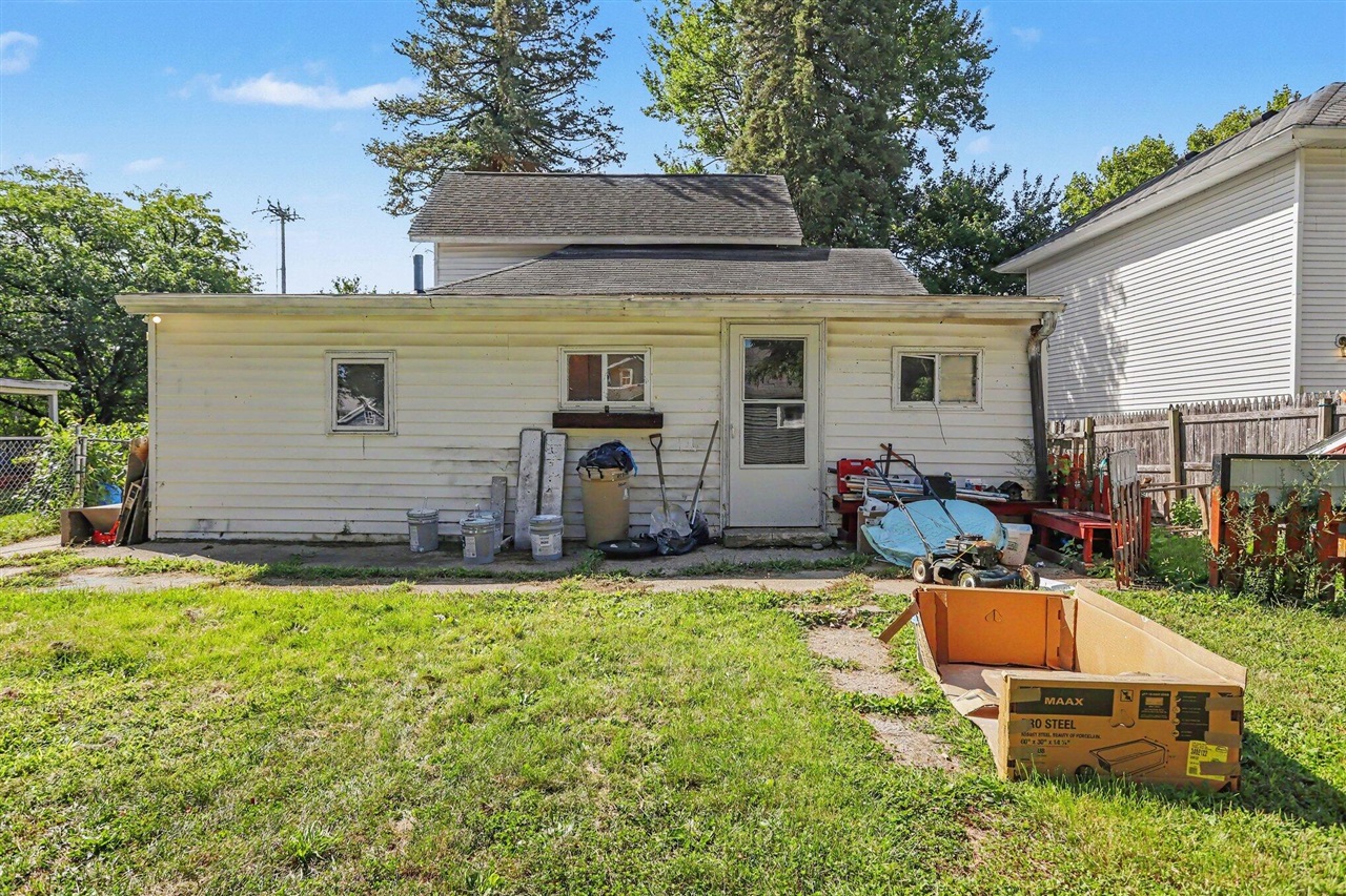Photo 3 of Single family home for sale at 64 Goguac St, Battle Creek, MI 49015 | MLS# 70554931 | Listing updated on 2026-09-13
