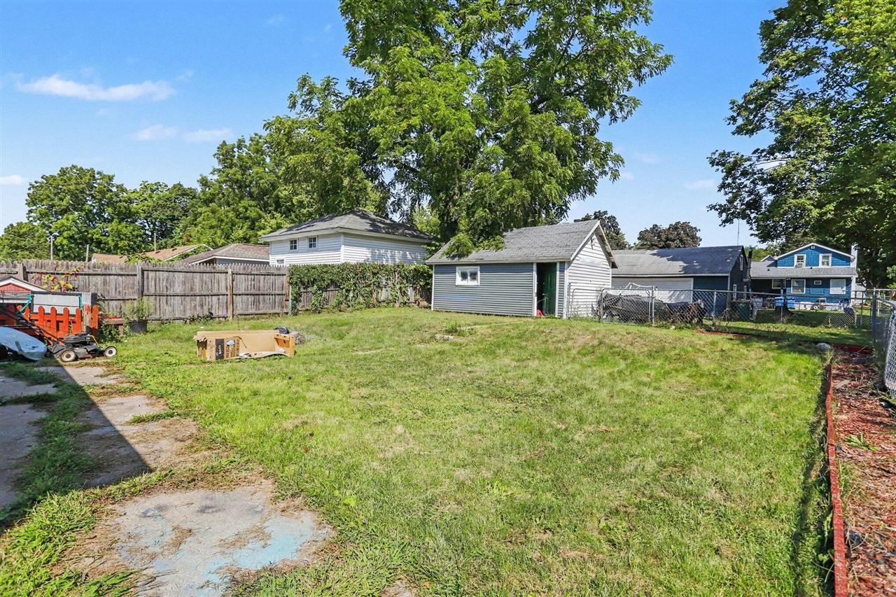 Photo 3 of Single family home for sale at 64 Goguac St, Battle Creek, MI 49015 | MLS# 70554931 | Listing updated on 2026-09-13