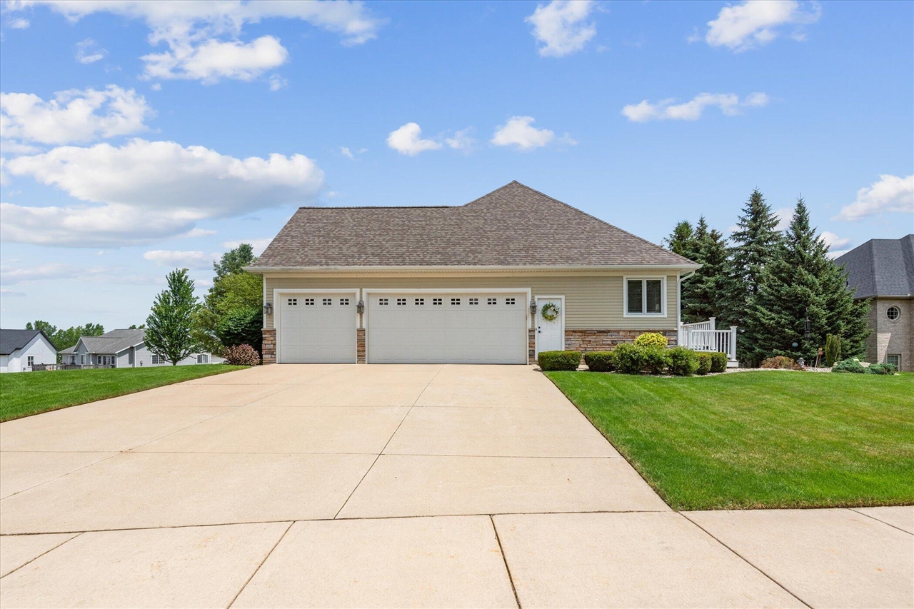 4th image of 4132 Ayrshire Dr, Wyoming, MI 49418 | MLS# 70554936