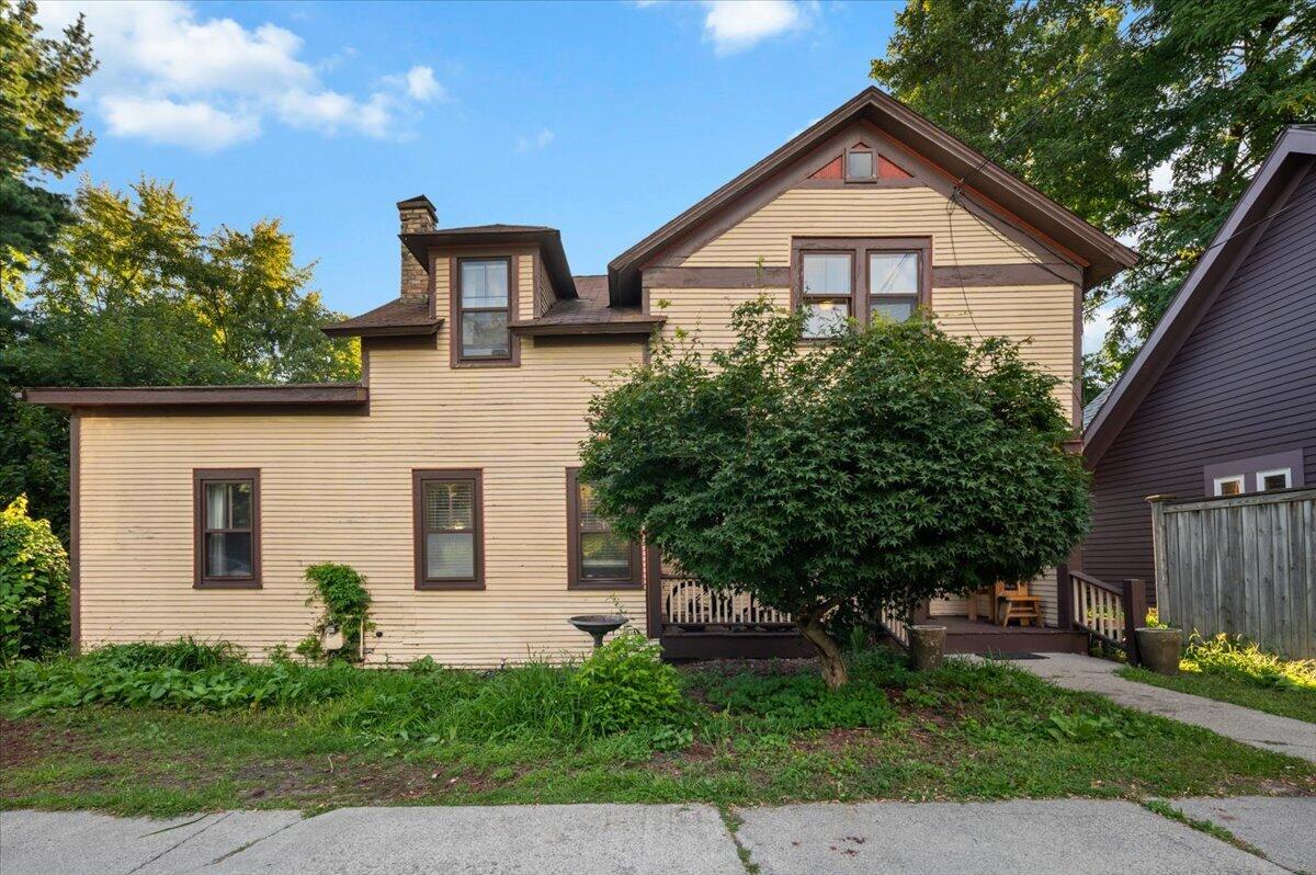 Photo 1 of Multi family home for sale at 211 Charles Ave, Grand Rapids, MI 49503 | MLS# 70554943 | Listing updated on 2026-10-02