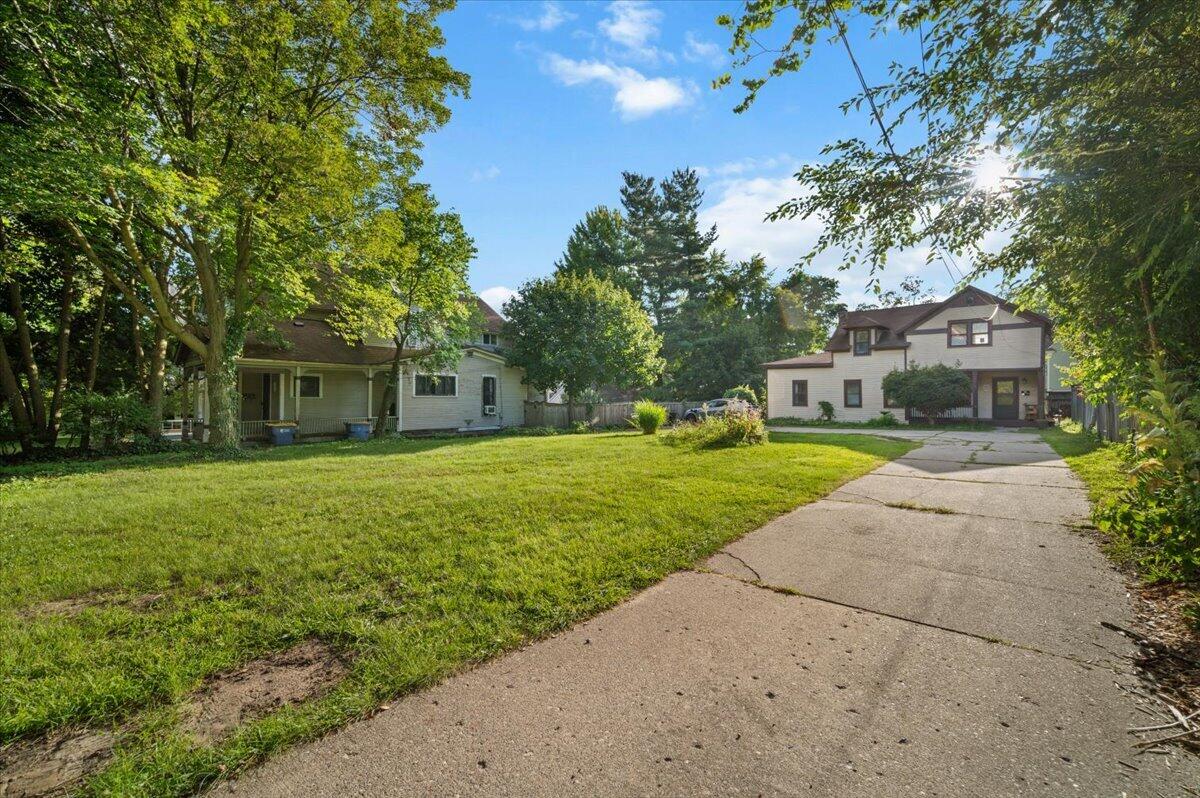 Photo 2 of Multi family home for sale at 211 Charles Ave, Grand Rapids, MI 49503 | MLS# 70554943 | Listing updated on 2026-09-18