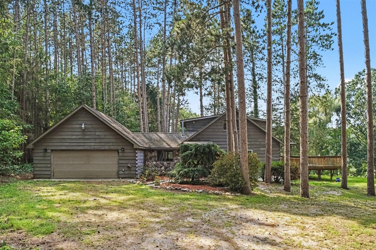 Photo 1 of Single family home for sale at 6404 Shearer Rd, Greenville, MI 48838 | MLS# 70554945 | Listing updated on 2026-09-21