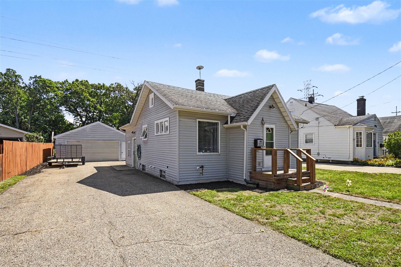 2nd image of 4858 Walton Ave, Wyoming, MI 49548 | MLS# 70554978