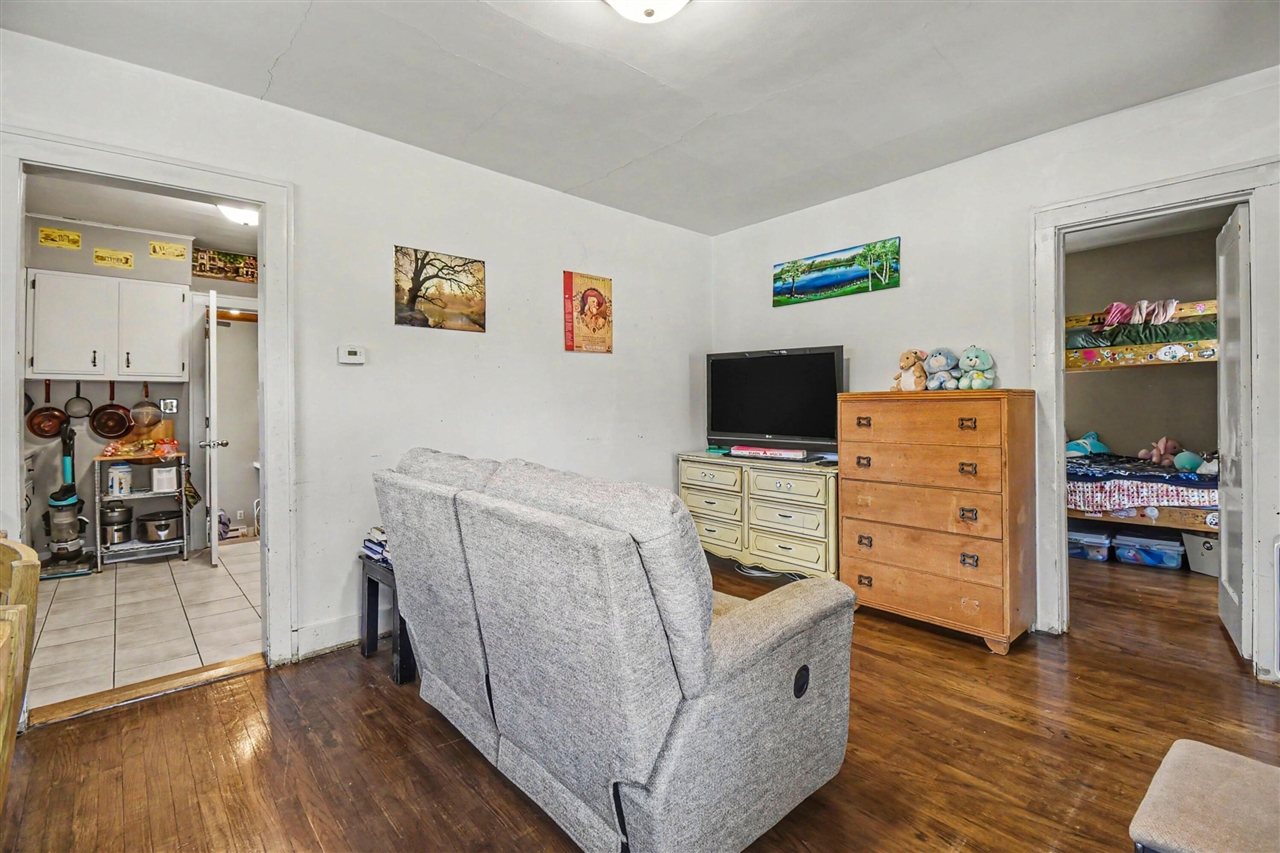 3rd image of 4858 Walton Ave, Wyoming, MI 49548 | MLS# 70554978