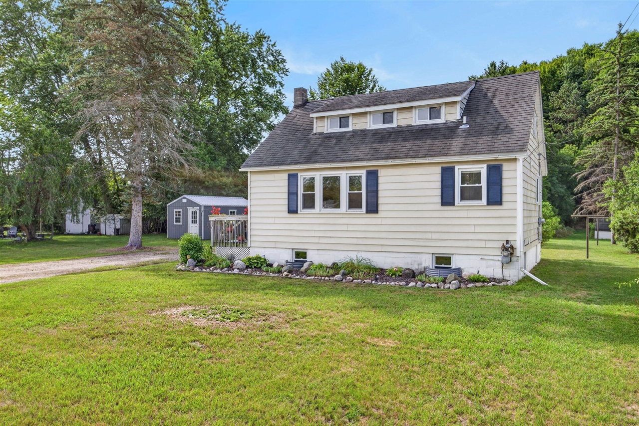 Photo 2 of Sale Pending at 625 W Bridge St, Big Rapids, MI 49307 | MLS# 70554997 | Listing updated on 2026-09-21