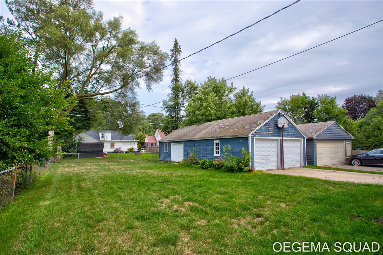Photo 2 of Sale Pending at 15 E 35th St, Holland, MI 49423 | MLS# 70555048 | Listing updated on 2026-09-06