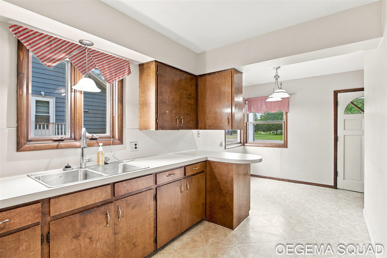 Photo 4 of Sale Pending at 15 E 35Th St, Holland, MI 49423 | MLS# 70555048 | Listing updated on 2026-09-06
