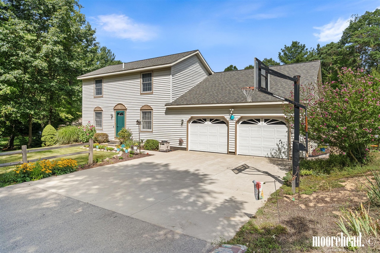 Photo 1 of Single family home for sale at 17047 Lincoln St, Grand Haven, MI 49417 | MLS# 70555050 | Listing updated on 2026-09-17
