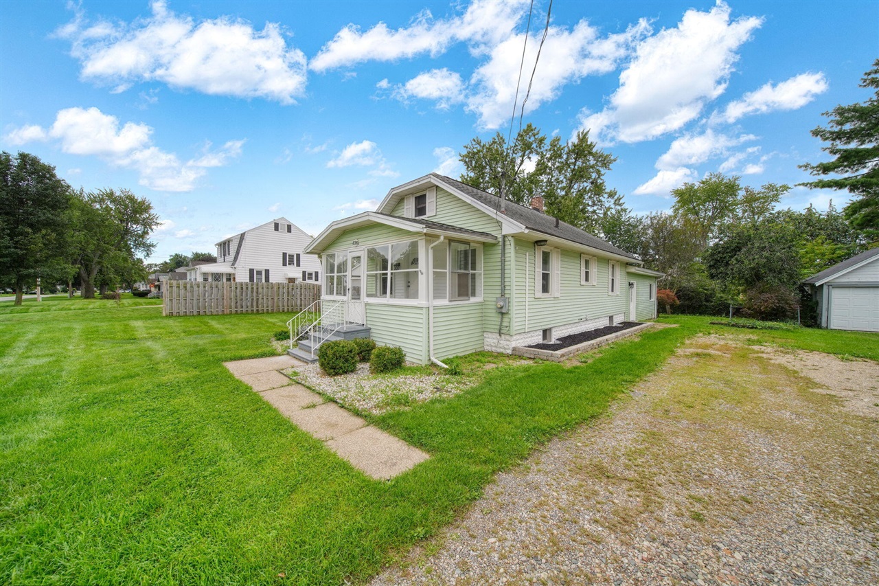 Photo 1 of Single family home for sale at 836 Concord Blvd, Jackson, MI 49202 | MLS# 70555150 | Listing updated on 2026-10-06