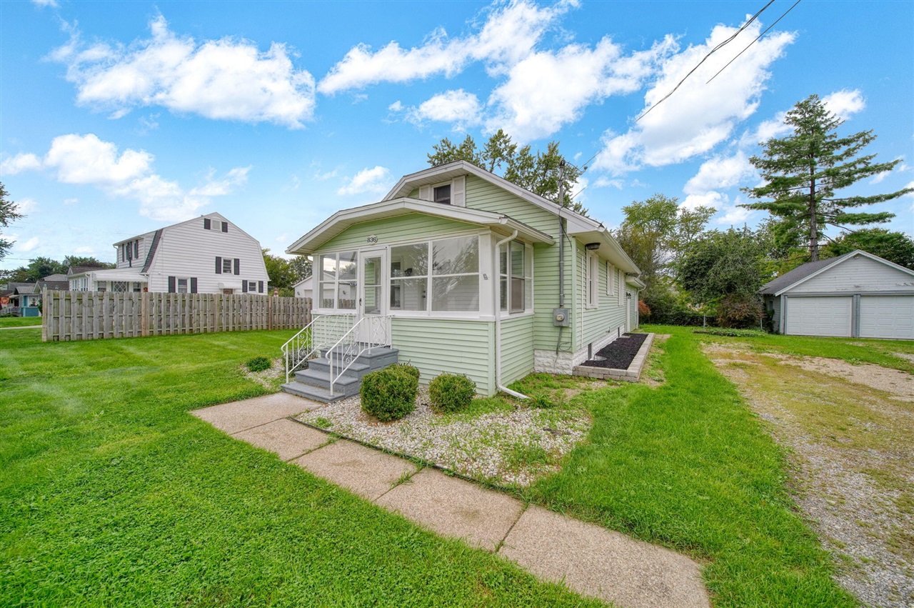 Photo 2 of Single family home for sale at 836 Concord Blvd, Jackson, MI 49202 | MLS# 70555150 | Listing updated on 2026-10-06