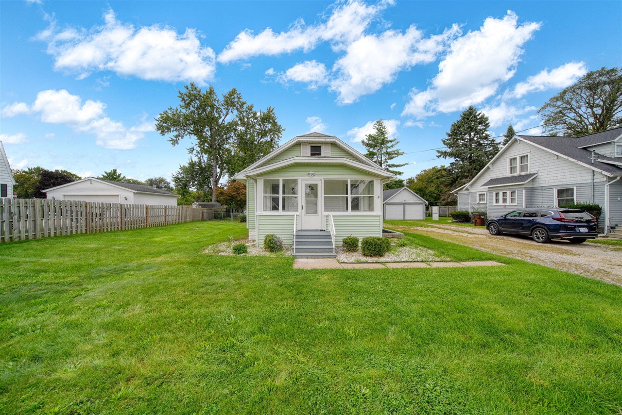 Photo 3 of Single family home for sale at 836 Concord Blvd, Jackson, MI 49202 | MLS# 70555150 | Listing updated on 2026-10-06