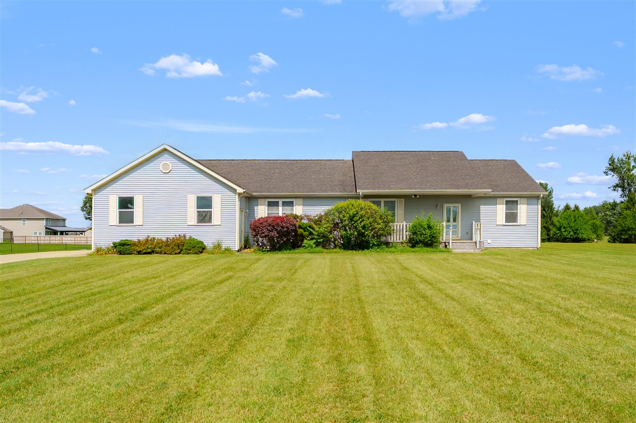 Photo 1 of Single family home for sale at 30479 52nd Avenue, Paw Paw, MI 49079 | MLS# 70555176 | Listing updated on 2026-09-28