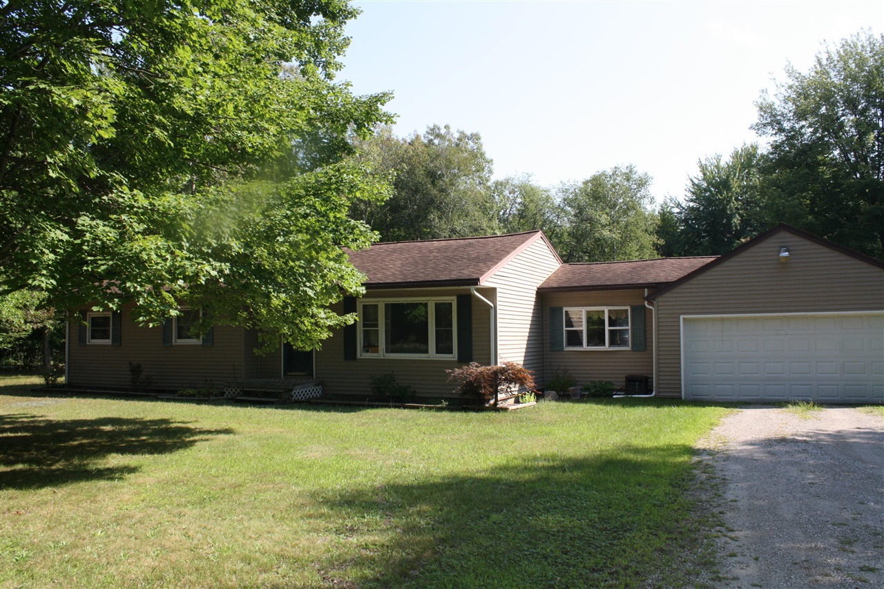 Photo 2 of Single family home for sale at 1807 W River Rd, Muskegon, MI 49445 | MLS# 70555219 | Listing updated on 2026-09-26