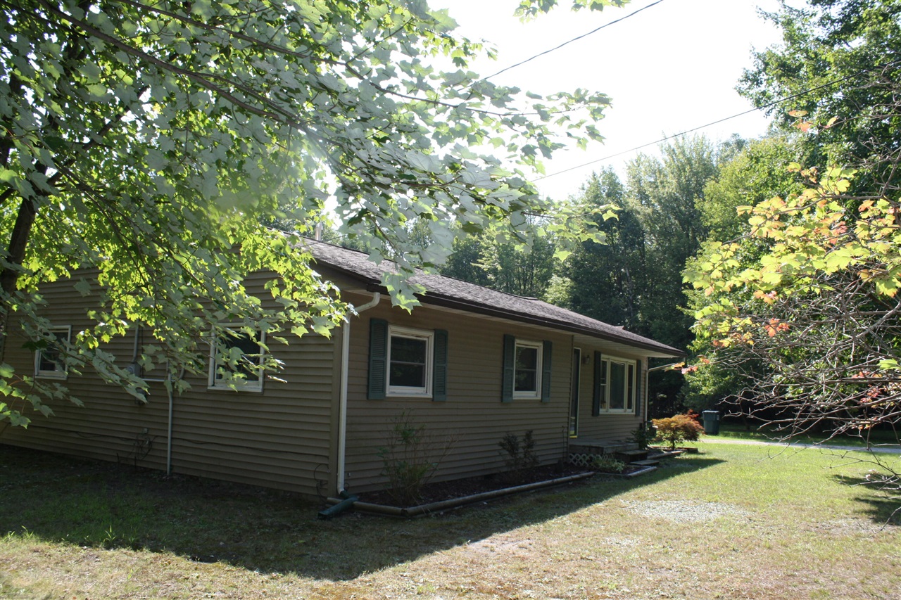 Photo 3 of Single family home for sale at 1807 W River Rd, Muskegon, MI 49445 | MLS# 70555219 | Listing updated on 2026-09-26