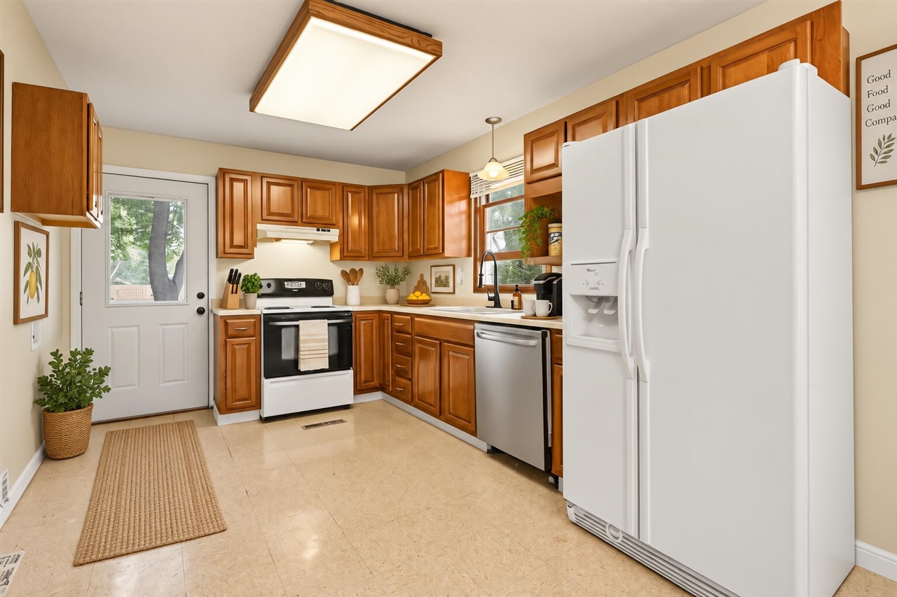 Photo 4 of Single family home for sale at 7281 Helen, Coloma, MI 49038 | MLS# 70555224 | Listing updated on 2026-09-18