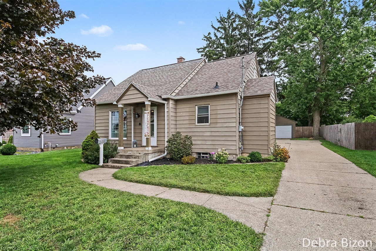 2nd image of 2490 Hague Ave, Wyoming, MI 49519 | MLS# 70555261