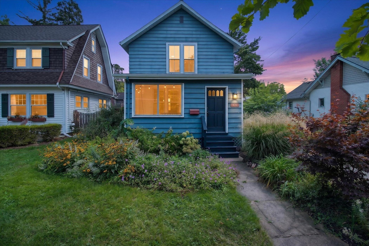 Photo 1 of Single family home for sale at 121 Kenwood Ave, Ann Arbor, MI 48103 | MLS# 70555278 | Listing updated on 2026-09-14