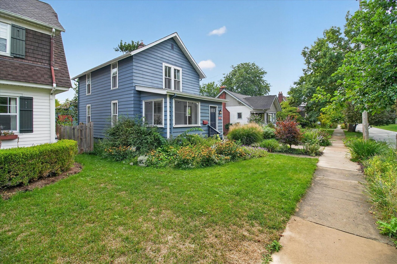 Photo 2 of Single family home for sale at 121 Kenwood Ave, Ann Arbor, MI 48103 | MLS# 70555278 | Listing updated on 2026-09-14
