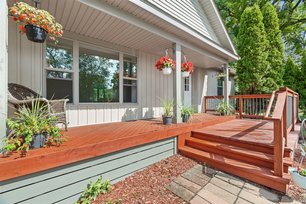 Photo 2 of Single family home for sale at 9996 Highland Rd, White Lake, MI 48386 | MLS# 70555285 | Listing updated on 2026-09-23