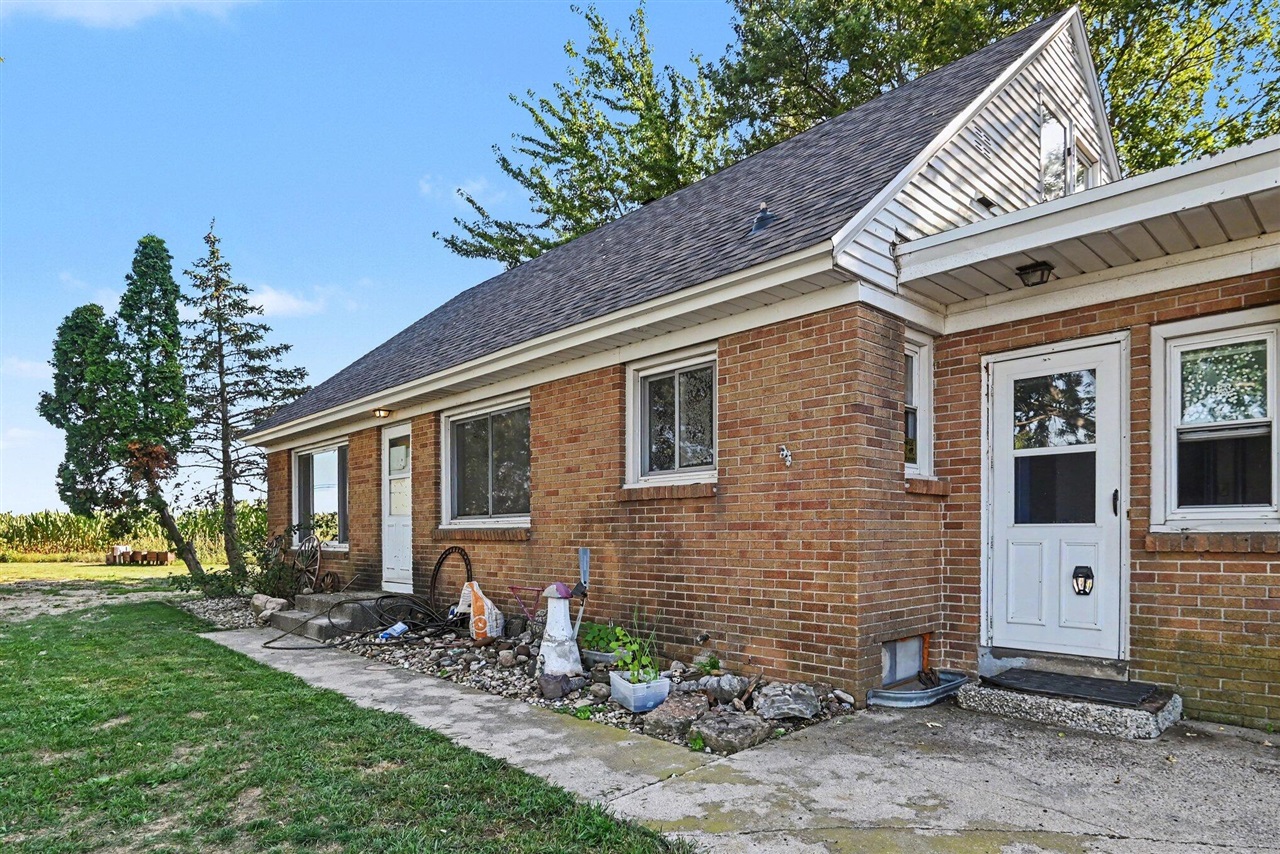 Photo 2 of Single family home for sale at 3880 Lincoln Rd, Holland, MI 49423 | MLS# 70555330 | Listing updated on 2026-09-01