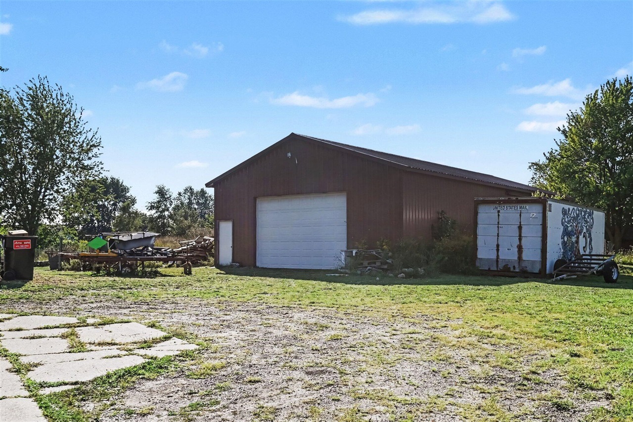 Photo 4 of Single family home for sale at 3880 Lincoln Rd, Holland, MI 49423 | MLS# 70555330 | Listing updated on 2026-09-01