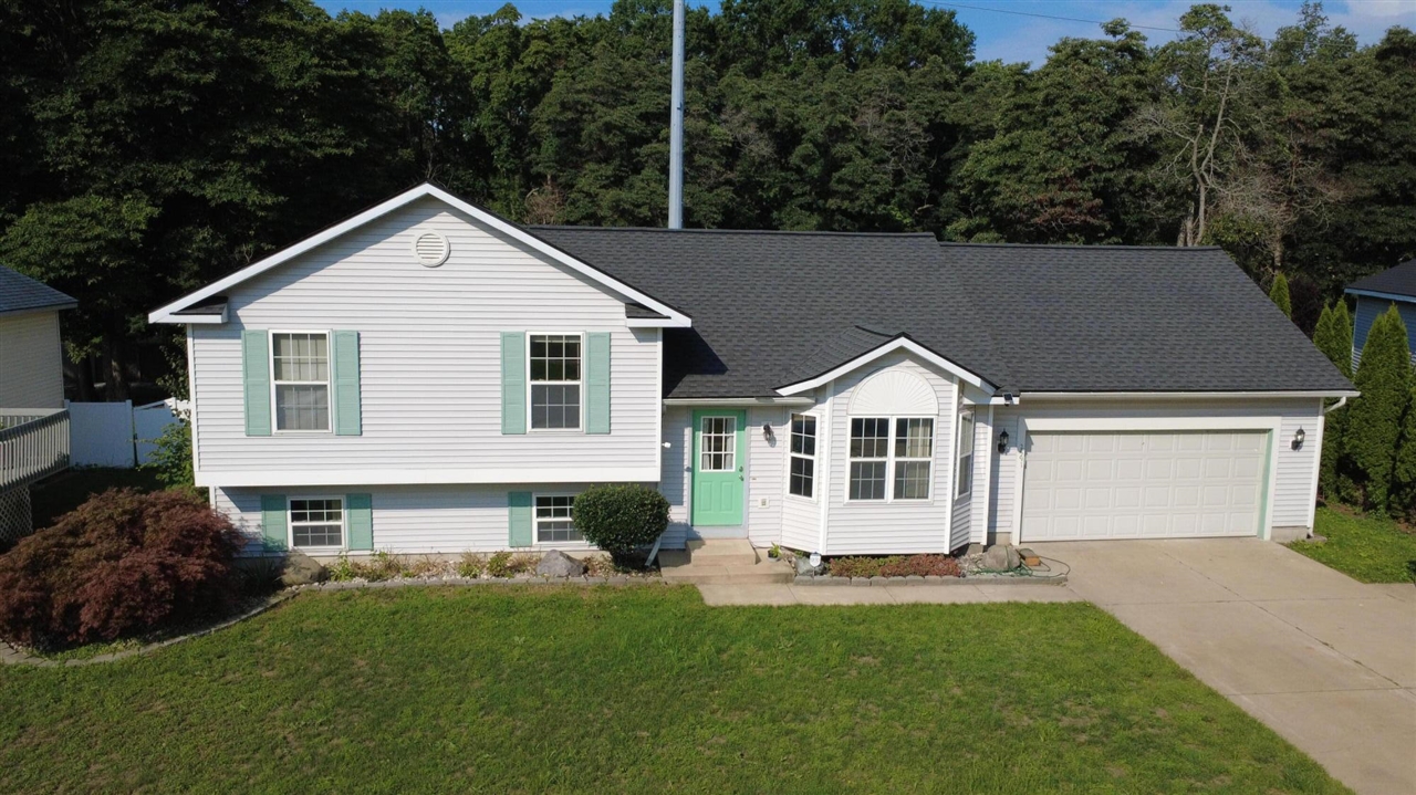Photo 1 of Single family home for sale at 2591 W Pine Ln, Holland, MI 49424 | MLS# 70555358 | Listing updated on 2026-09-17