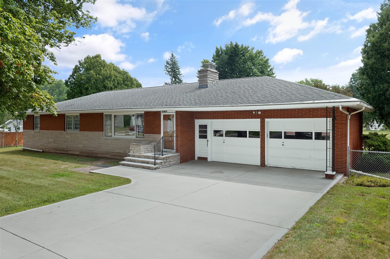 Photo 2 of Single family home for sale at 128 Schirmer Pkwy, Buchanan, MI 49107 | MLS# 70555376 | Listing updated on 2026-09-13