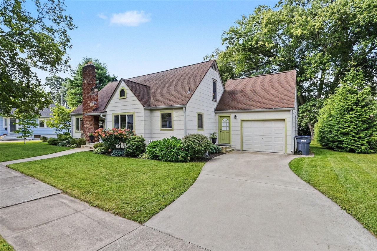 Photo 2 of Sale Pending at 433 S Cass St, Berrien Springs, MI 49103 | MLS# 70555386 | Listing updated on 2026-09-02