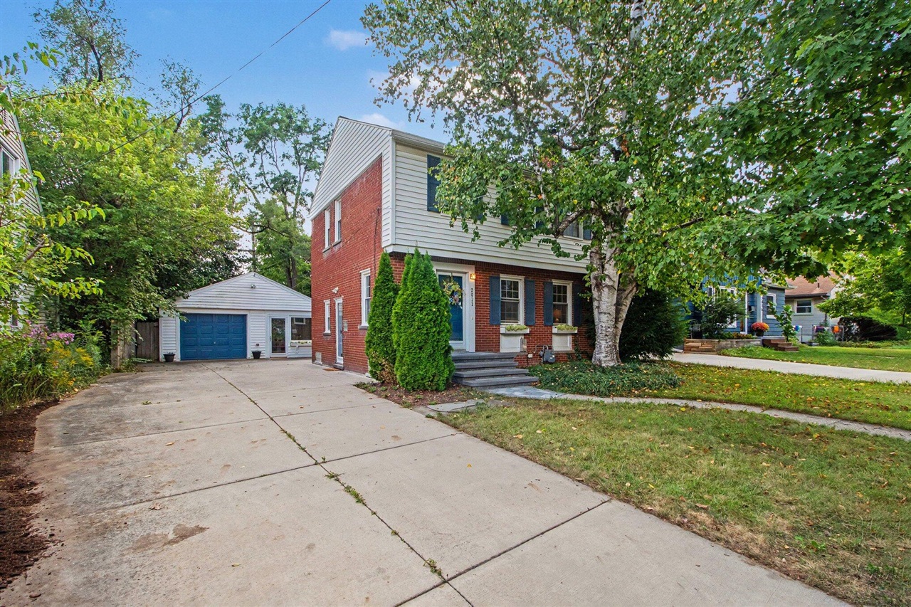 Photo 2 of Single family home for sale at 2011 Miller Ave, Ann Arbor, MI 48103 | MLS# 70555415 | Listing updated on 2026-09-29