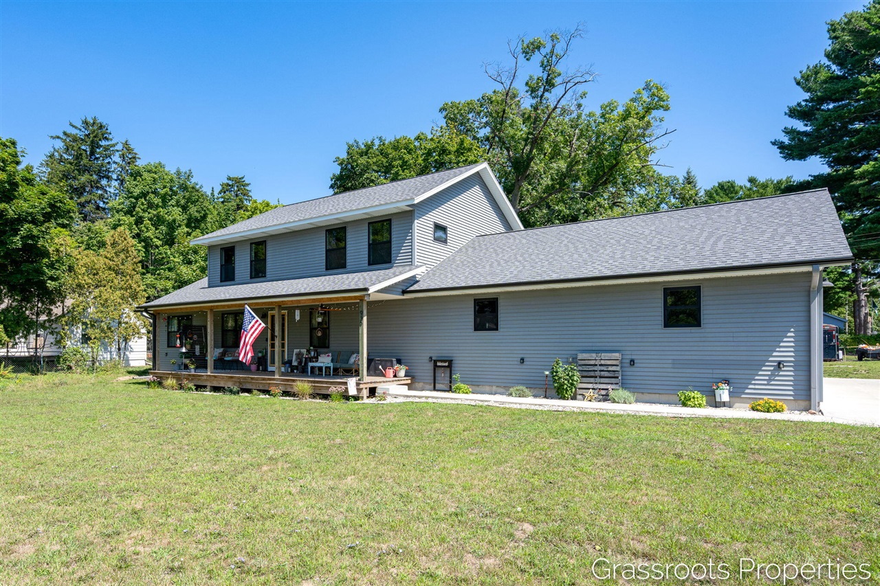 Photo 2 of Single family home for sale at 939 S Mears Ave, Whitehall, MI 49461 | MLS# 70555448 | Listing updated on 2026-10-02