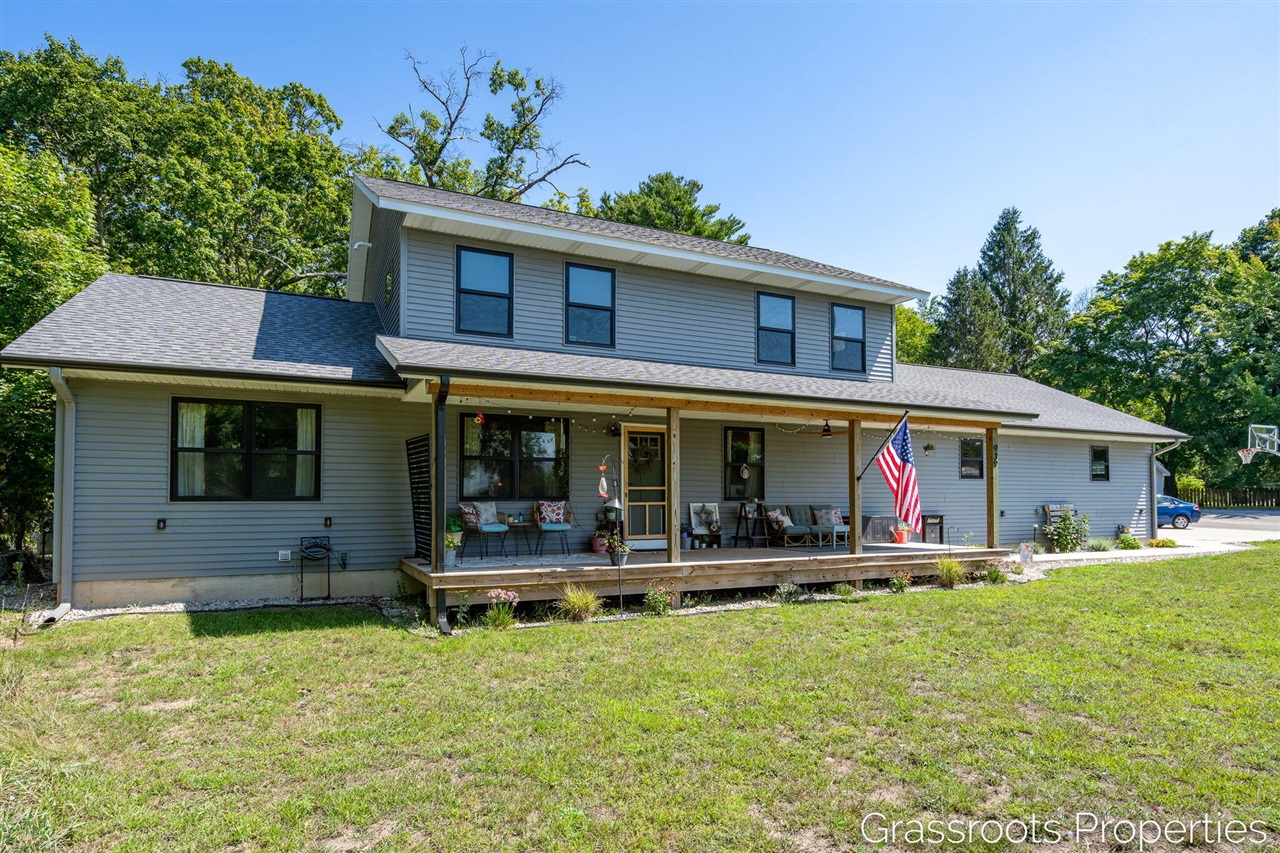 Photo 3 of Single family home for sale at 939 S Mears Ave, Whitehall, MI 49461 | MLS# 70555448 | Listing updated on 2026-10-02