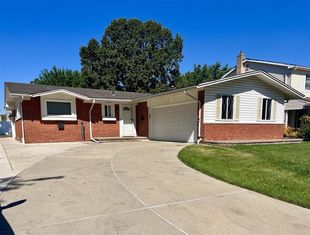 Photo 3 of Single family home for sale at 19342 Coventry Dr, Riverview, MI 48193 | MLS# 70555450 | Listing updated on 2026-09-16
