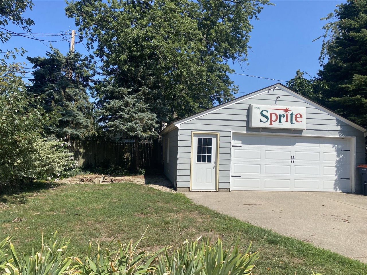 Photo 2 of Single family home for sale at 147 W 29th Street, Holland, MI 49423 | MLS# 70555502 | Listing updated on 2026-09-05