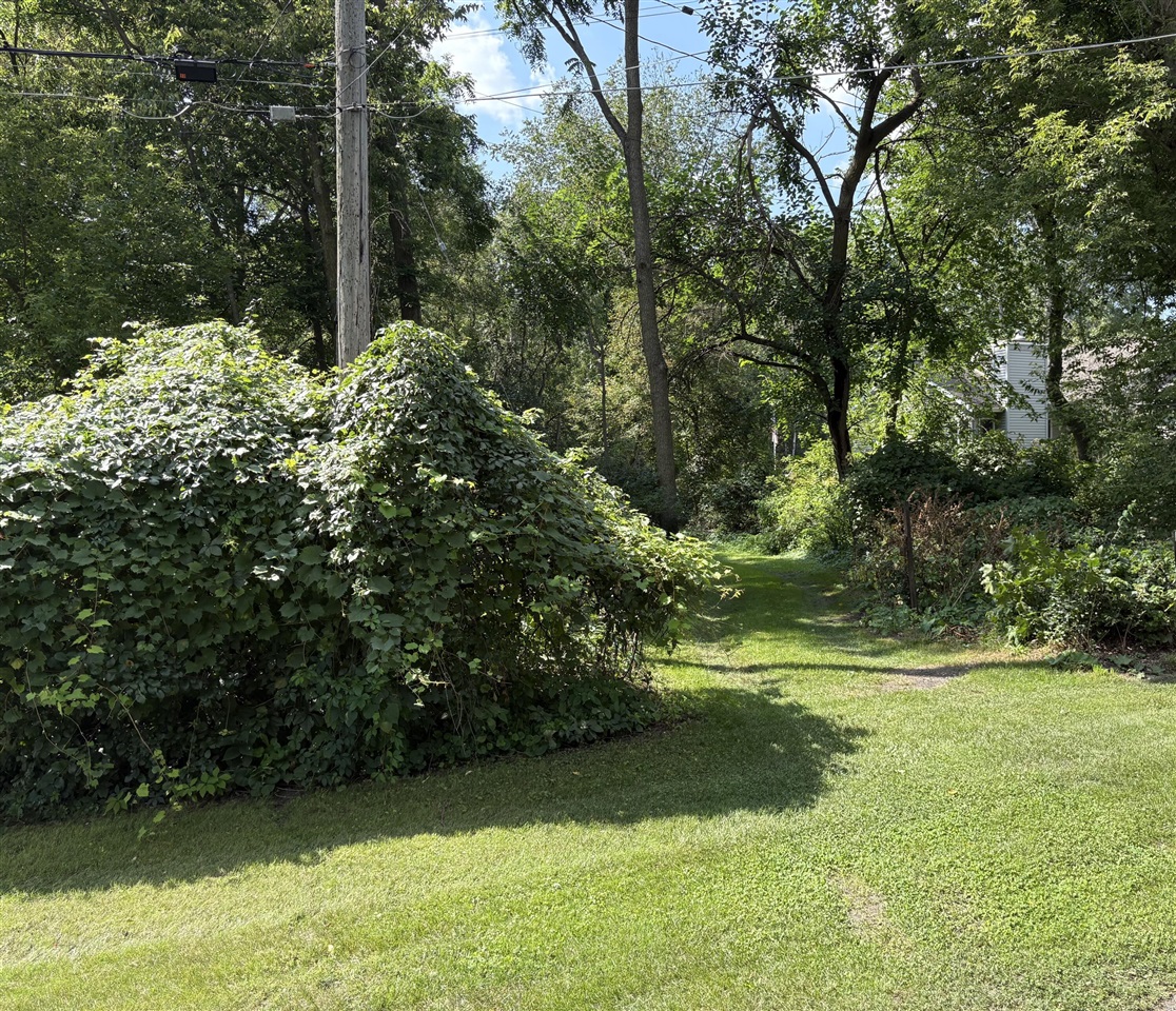 Photo 2 of Sale Pending at 3491 Eastern Ave, Grand Rapids, MI 49525 | MLS# 70555520 | Listing updated on 2026-09-17