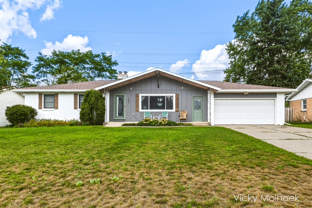 Photo 2 of Single family home for sale at 1651 Sunny Creek St, Kentwood, MI 49508 | MLS# 70555525 | Listing updated on 2026-09-18