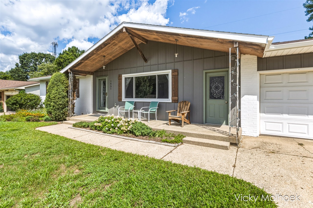 Photo 3 of Single family home for sale at 1651 Sunny Creek St, Kentwood, MI 49508 | MLS# 70555525 | Listing updated on 2026-09-18
