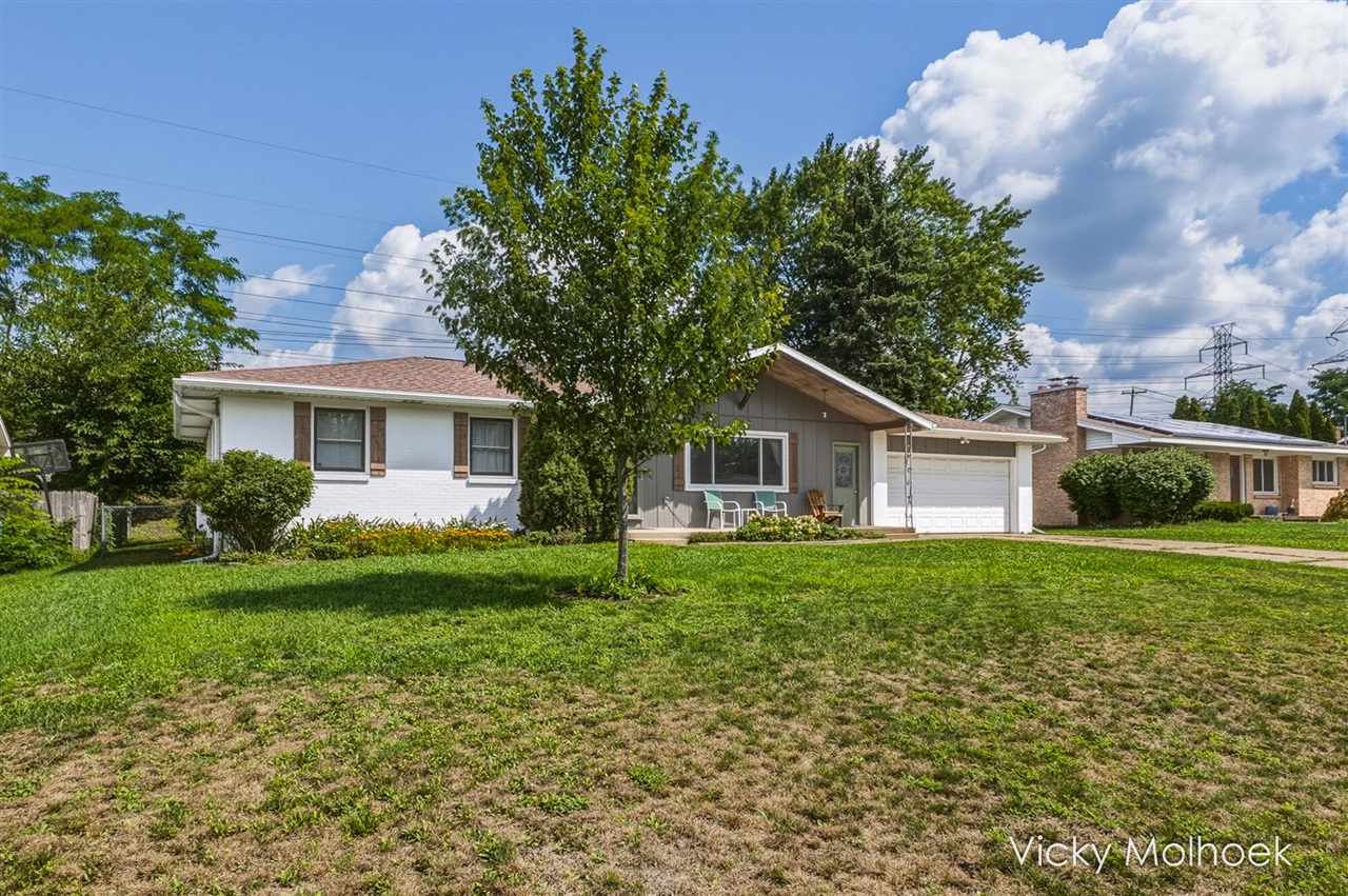Photo 3 of Single family home for sale at 1651 Sunny Creek St, Kentwood, MI 49508 | MLS# 70555525 | Listing updated on 2026-09-18
