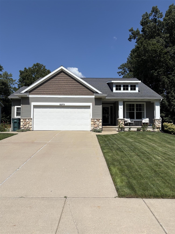 Photo 2 of Single family home for sale at 5373 Meadow Run Dr, Wyoming, MI 49509 | MLS# 70555573 | Listing updated on 2026-09-14